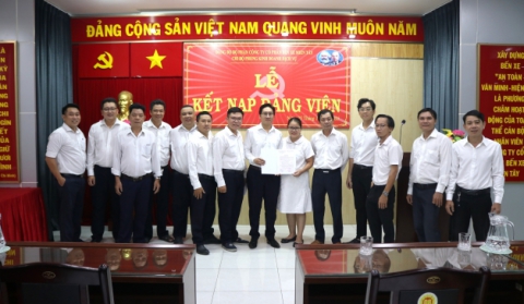 LỄ KẾT NẠP ĐẢNG VIÊN MỚI CHI BỘ PHÒNG KINH DOANH DỊCH VỤ